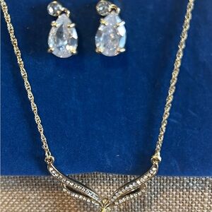 Gold Necklace with Sparkling Pendant